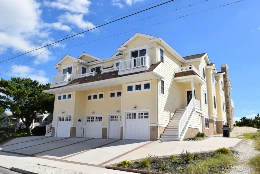 Highly Sought after Townhome!! - Image 1