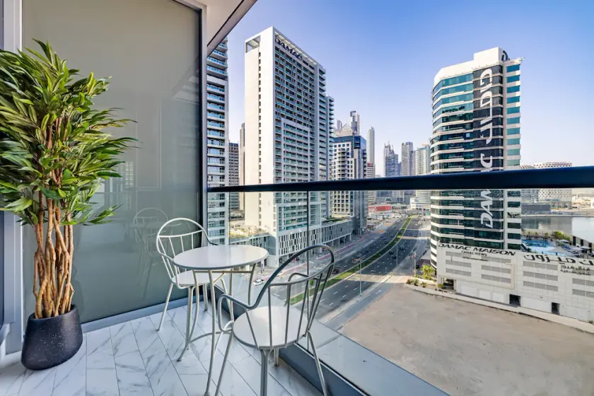 Curated One Bedroom Apartment 10 Min from Downtown Dubai - Image 1