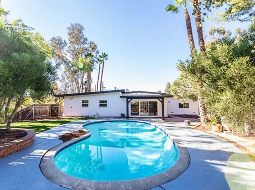 Peaceful Riverside Retreat with Pool - Image 1