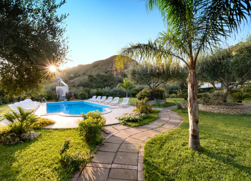 Villa Garden - Image 1