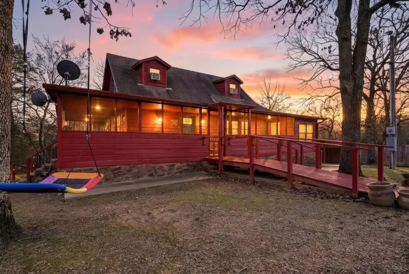 Salt Creek Cabin at Lake Tenkiller - Image 1