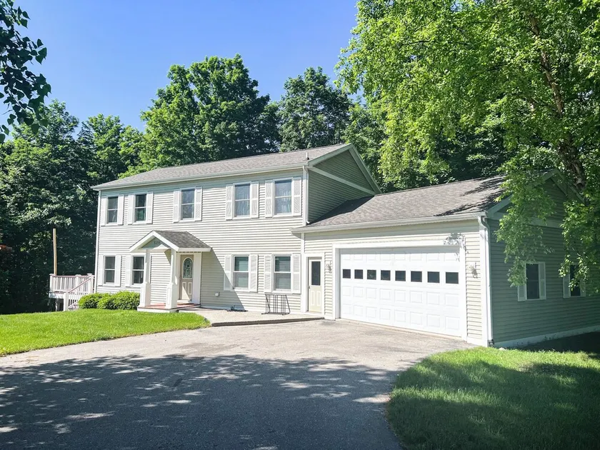 COMFORTABLE & SPACIOUS Home in Harbor Springs - Minutes from the Ski Hills!! - Image 1