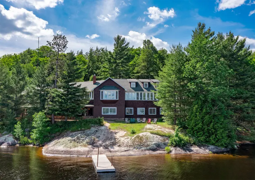 Historisk Adirondack Lakeside Retreat - Image 1