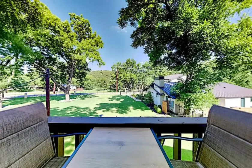 Beautiful Mid-Century Modern Lakehouse - Image 1