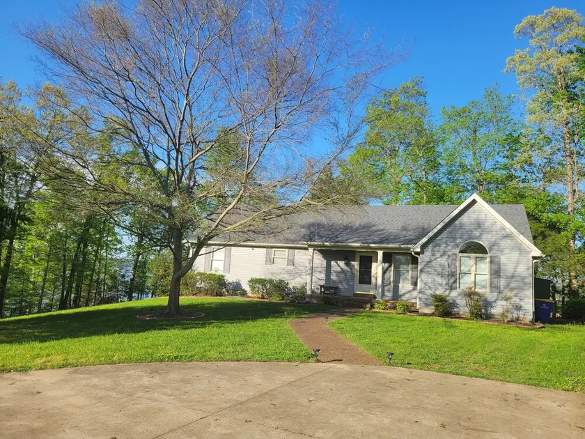 Single Level Lakehouse Retreat - Image 1