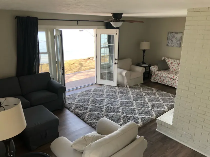 Propriété au bord du lac pour 8 personnes avec ponton disponible à la location - Image 1