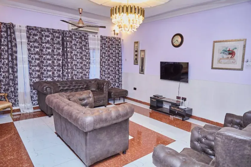 Afranasa Inn - Image 1