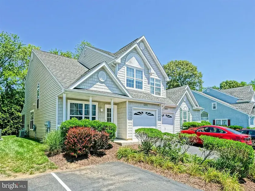 Spacious Beautiful Townhome! - Image 1