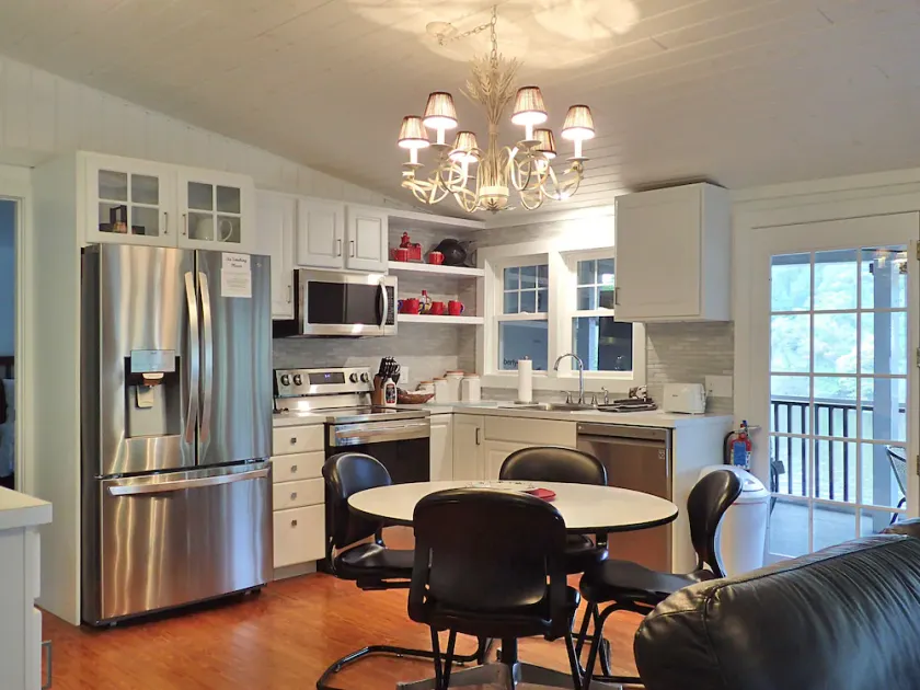 Saugatuck Riverfront Cottage, vue imprenable, emplacement en ville, petits animaux domestiques admis - Image 1