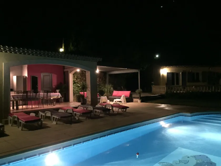 Provenzalisches Haus 4000 m2 Land atemberaubenden Blick auf den Teich - Image 1