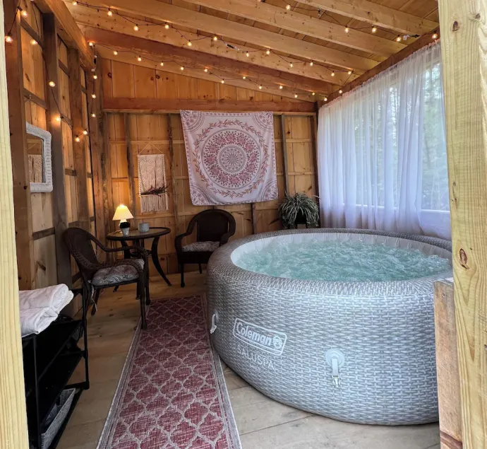 Relaxing tranquil setting, hot tub, fire pit; Pet friendly. - Image 1