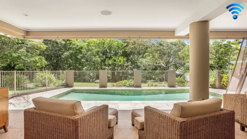 Stanwell Beach Glass House - Image 1