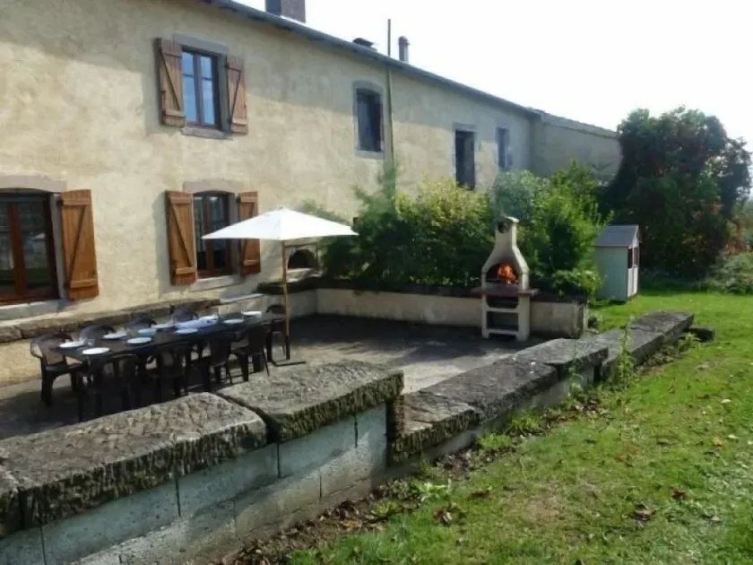 Charmant gîte historique avec terrasse, salle de jeux, et recharge électrique – proche Vittel & Contrexéville - Image 1