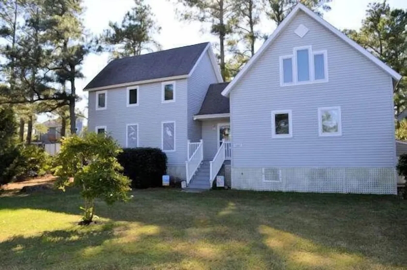 Blarney Shores -Waterfront -Pet Friendly - Balconies , No Linens Provided - Image 1