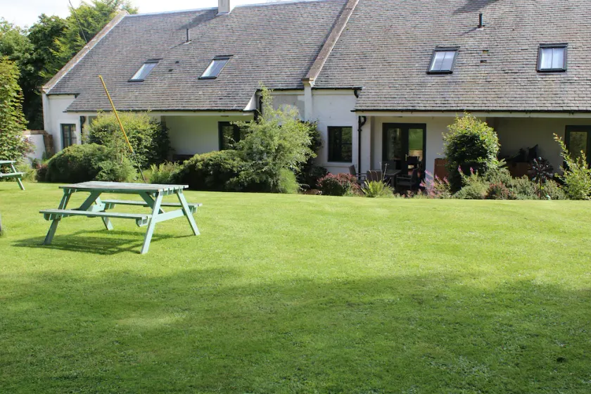 Hermosas casas de vacaciones situadas en una zona rural tranquila cerca de Edimburgo - Image 1