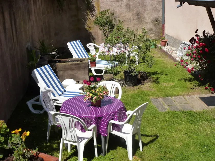 cottage highland - Image 1