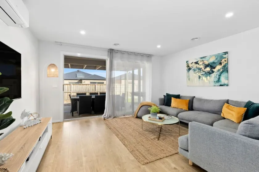 OSCAR A Tranquil Armstrong Creek Home NETFLIX - Image 1