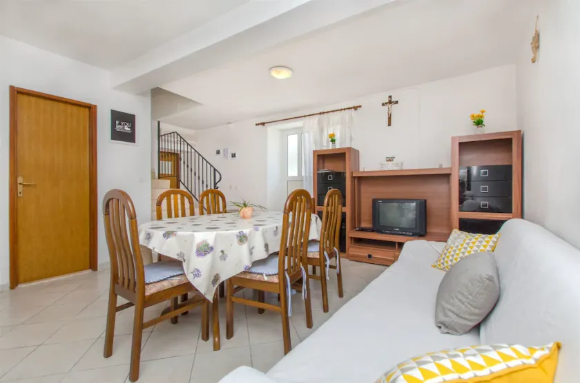 House Jozo - Image 1