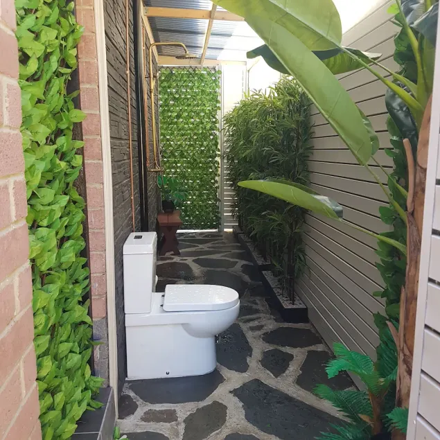 Magnífica casa de piscina moderna de mediados de siglo entre CBD / Glenelg. Duerme 20 - Image 1