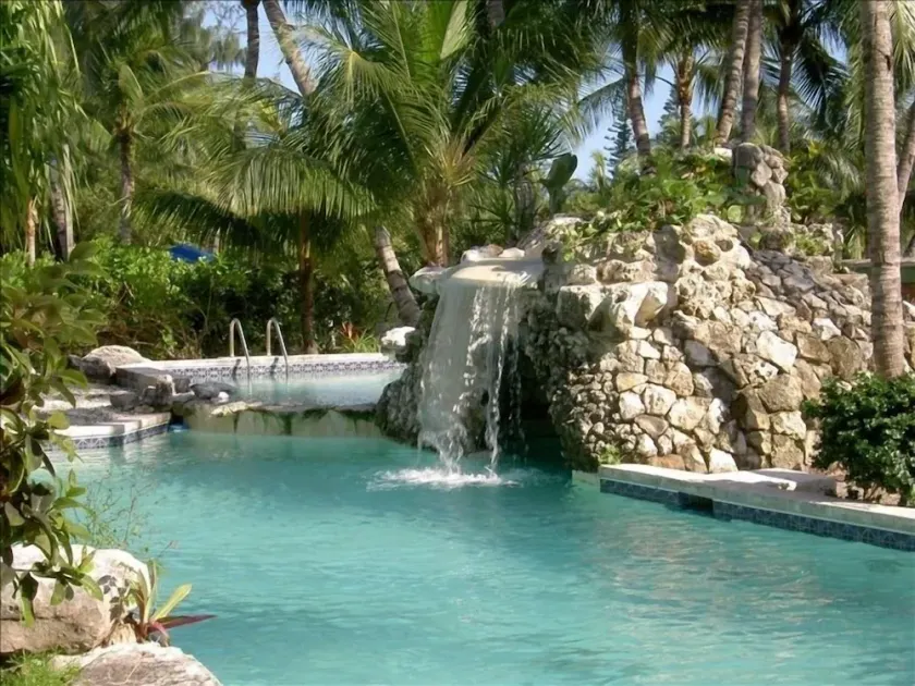 Sunrise Beach Club & Villas - Walk to Atlantis Casino - Image 1