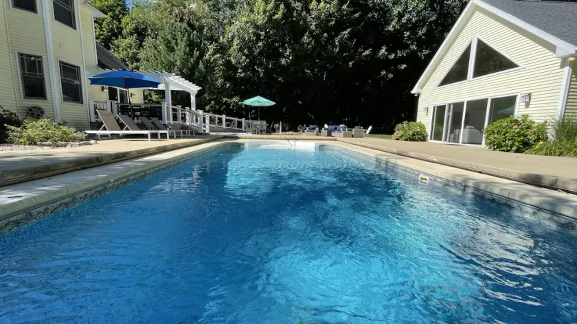 Secluded retreat Heated pool 13 acres pool table playground - Image 1