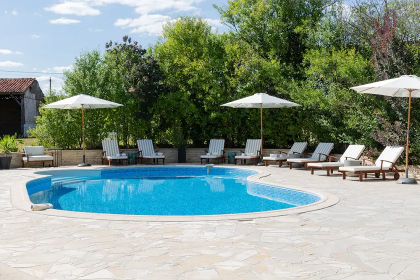 Stylish luxury villa with Cognac vineyard views and private pool - Image 1