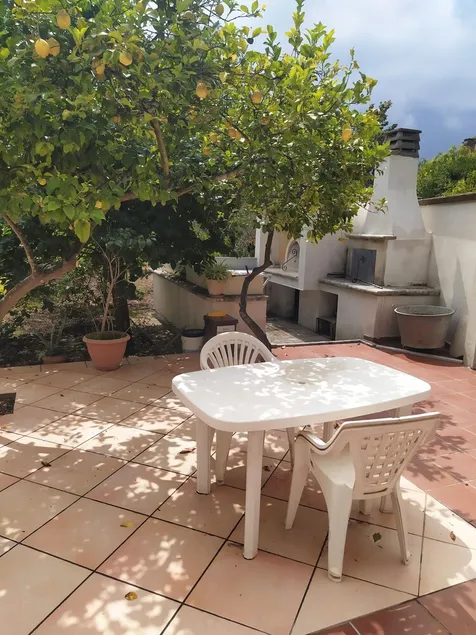 Country house with terrace in the shade of lemon trees - Image 1