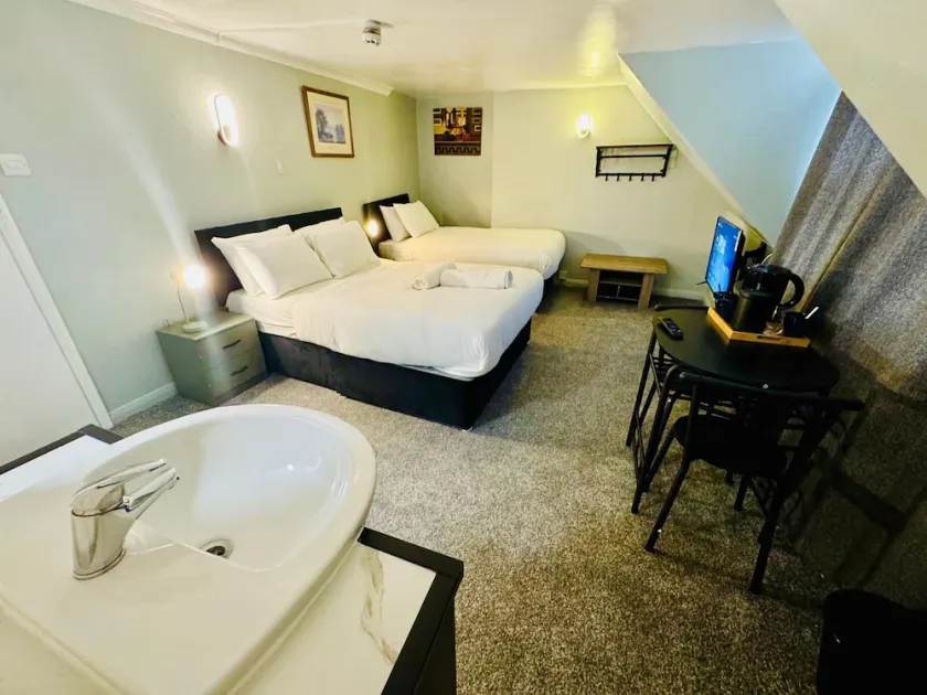 The Kirkdale Hotel - Image 1