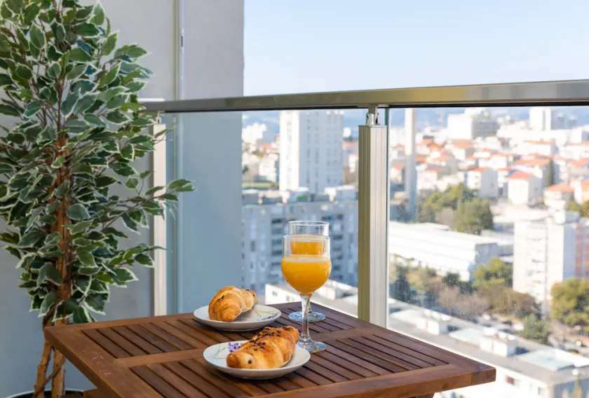 Brand new, amazing view, parking included - Image 1
