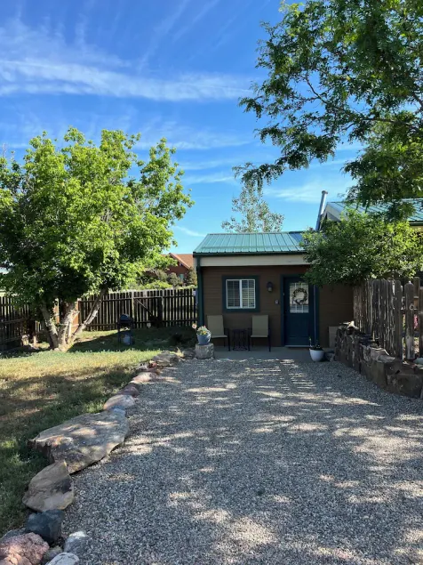 Mil Suite-1-bedroom cottage with surrounding mountain views - Image 1