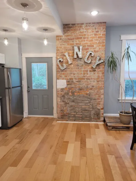 Prime Walk to Cincinnati Zoo & Botanical Garden –Steps to UC, Short Vine & More! - Image 1