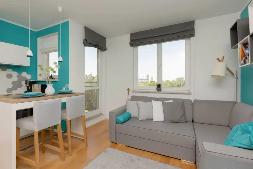Bright Apartment | Close to Metro, Place to Work - Image 1