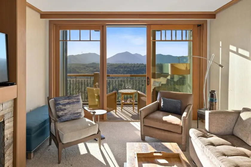 Suncadia Resort Luxury Suite with Amazing Mountain Views - Image 1