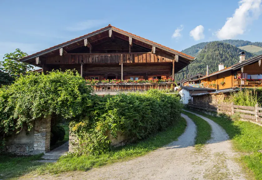 Historic farmhouse in the Bavarian alps - Image 1