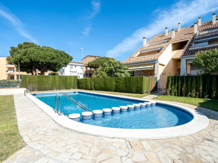 Appartement central avec jardin privé et piscine - Image 1