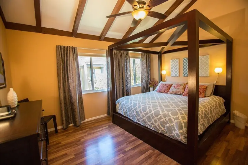 Funtierland + Bedknobs und Broomsticks + Walk to Disneyland + Pool + Nursery - Image 1