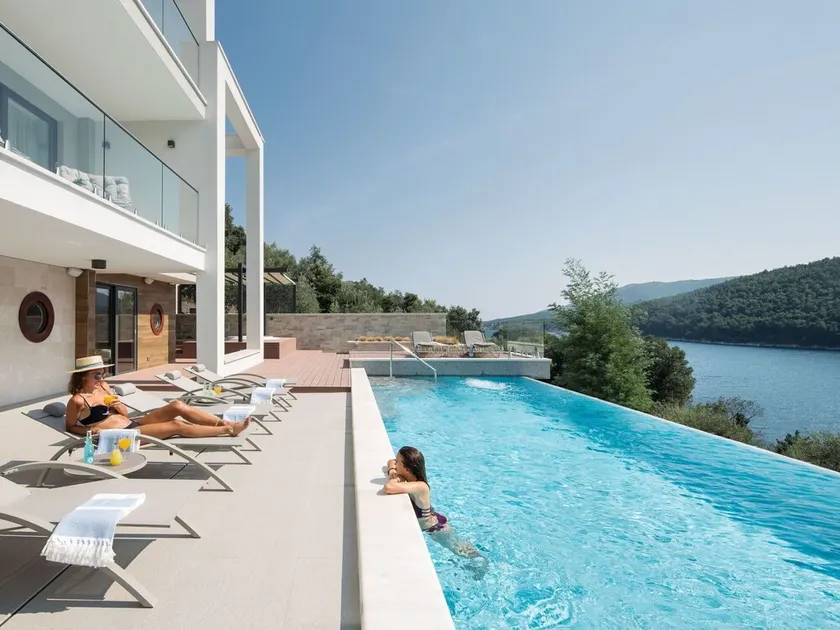 Skøn privat feriebolig for 10 personer med WIFI, klimaanlæg, privat pool, jacuzzi, TV og terrasse - Image 1