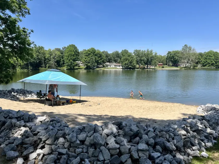 The Lake House - Quiet Lakefront Living! - Image 1