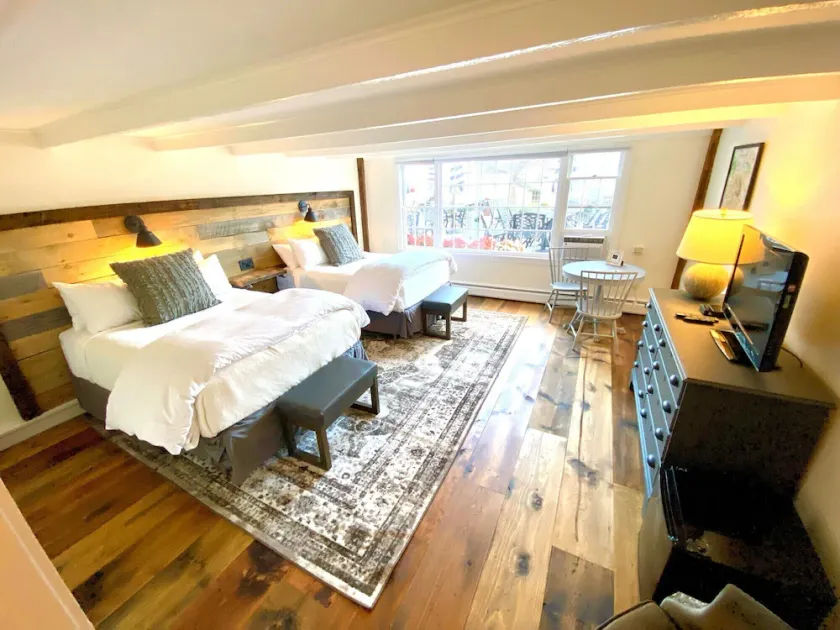 Deluxe 2xQueen in Historic Inn - Image 1