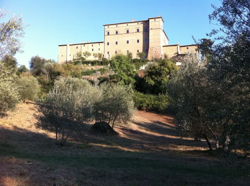 The Granary- 3 Bedroom Apartment in Medieval Castle with huge living room - Image 1