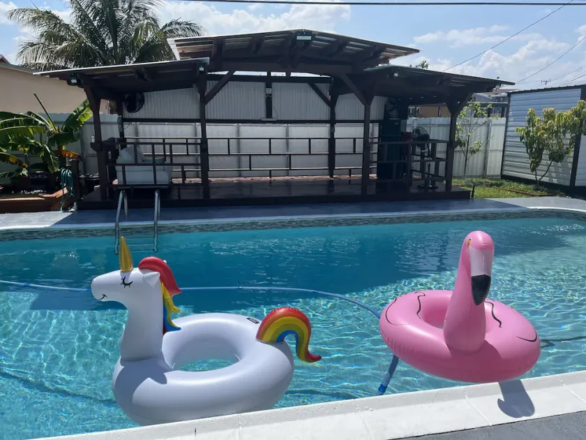 Entire home 4bdrm 2 bath home W/ Pool Miami/Hialeah area  - Image 1