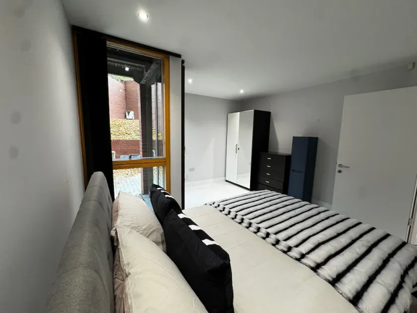 Sheffield City Comfort Apartment - Image 1