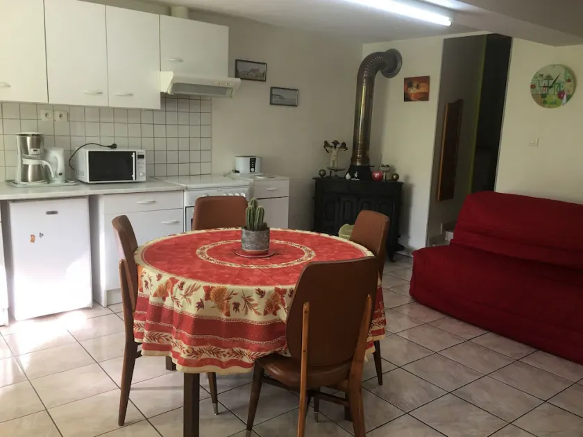 Gîte cosy en maison lorraine, proche des châteaux et lacs, accueil chaleureux, terrasse et BBQ - Image 1
