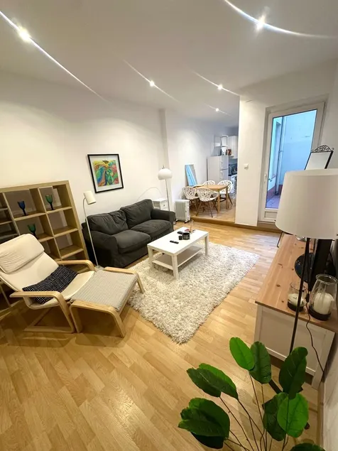 Apartment Sleeps 2 With Air Conditioning - Image 1