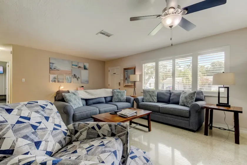 2Miles2GulfBeaches. Large Yard, Dog Friendly (Fee)  Bonus Lounge/ Kids Room  - Image 1