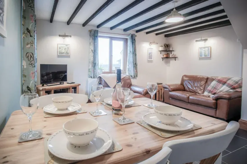 The Brambles - 2 bedroom Cottage - Llanteg - Image 1