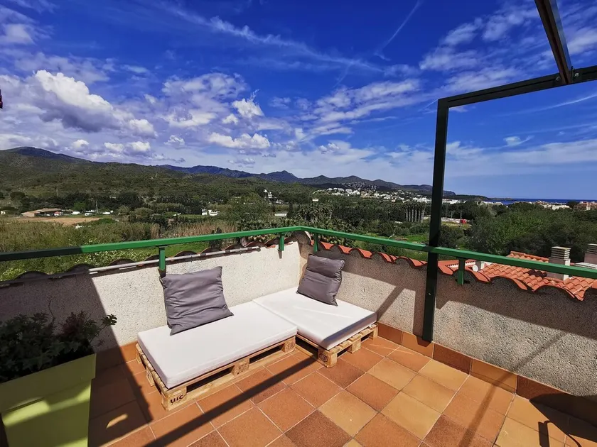 Penthouse with Terrace and Pool in Llançà - Image 1