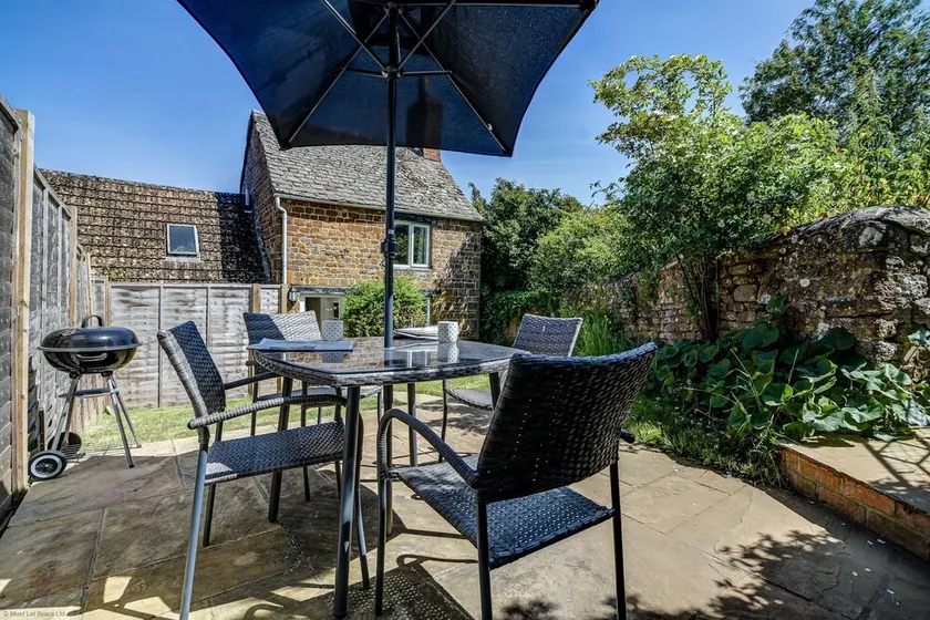 Stunning 2BR Cotswold Cottage in Adderbury - Image 1
