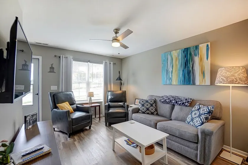 ChampionHill - Pick & Roll into Spooky Nook 2BD Townhome with Off Street Parking - Image 1