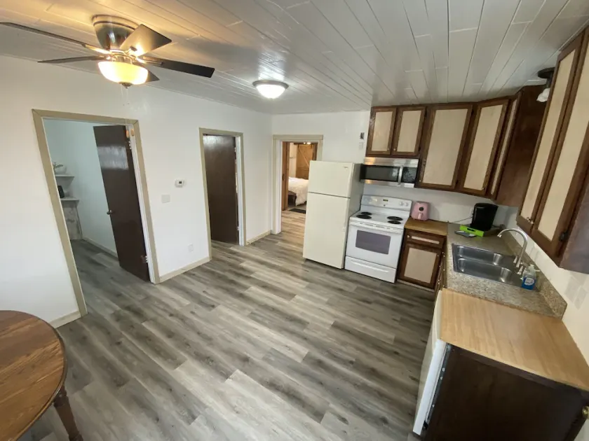 Honey Hole Hideaway - Image 1